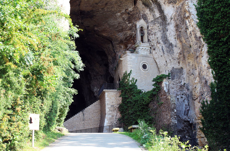 Entrée des Grottes de La Balme - ENS 