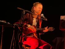 Soirée du réveillon - Stand up musical : Duo en solo – concert à 2…mais tout seul !_Feurs