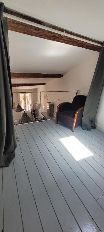 Magnifique LOFT Déco sur le port et à 5mn des plages wifi Clim 85 m2 - photo 3