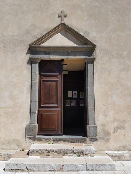 Portes anciennes à Gassin, l'un des Plus Beaux Villages de France - https://gassin.eu