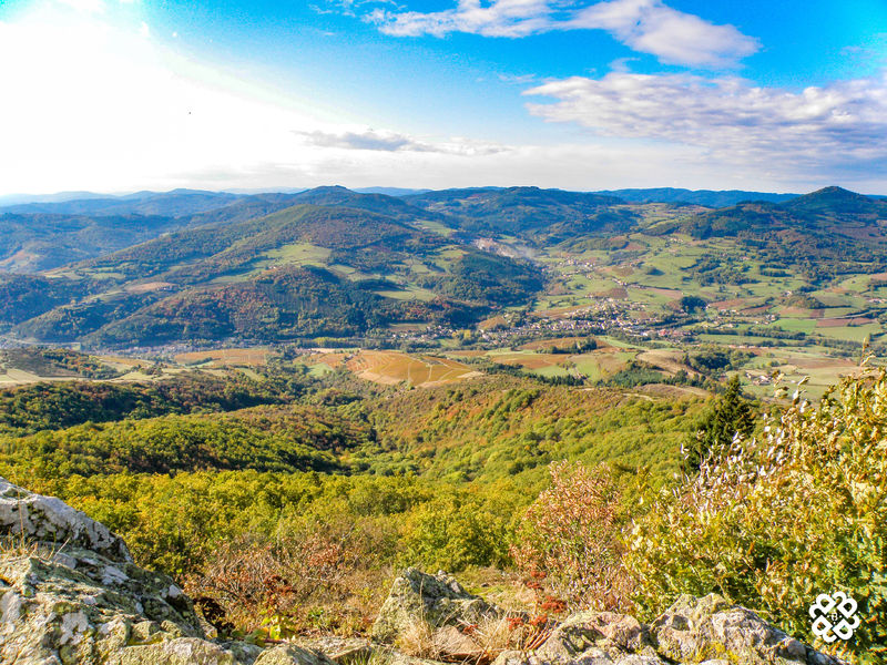 Vue depuis la Croix de Rochefort - Beaujeu