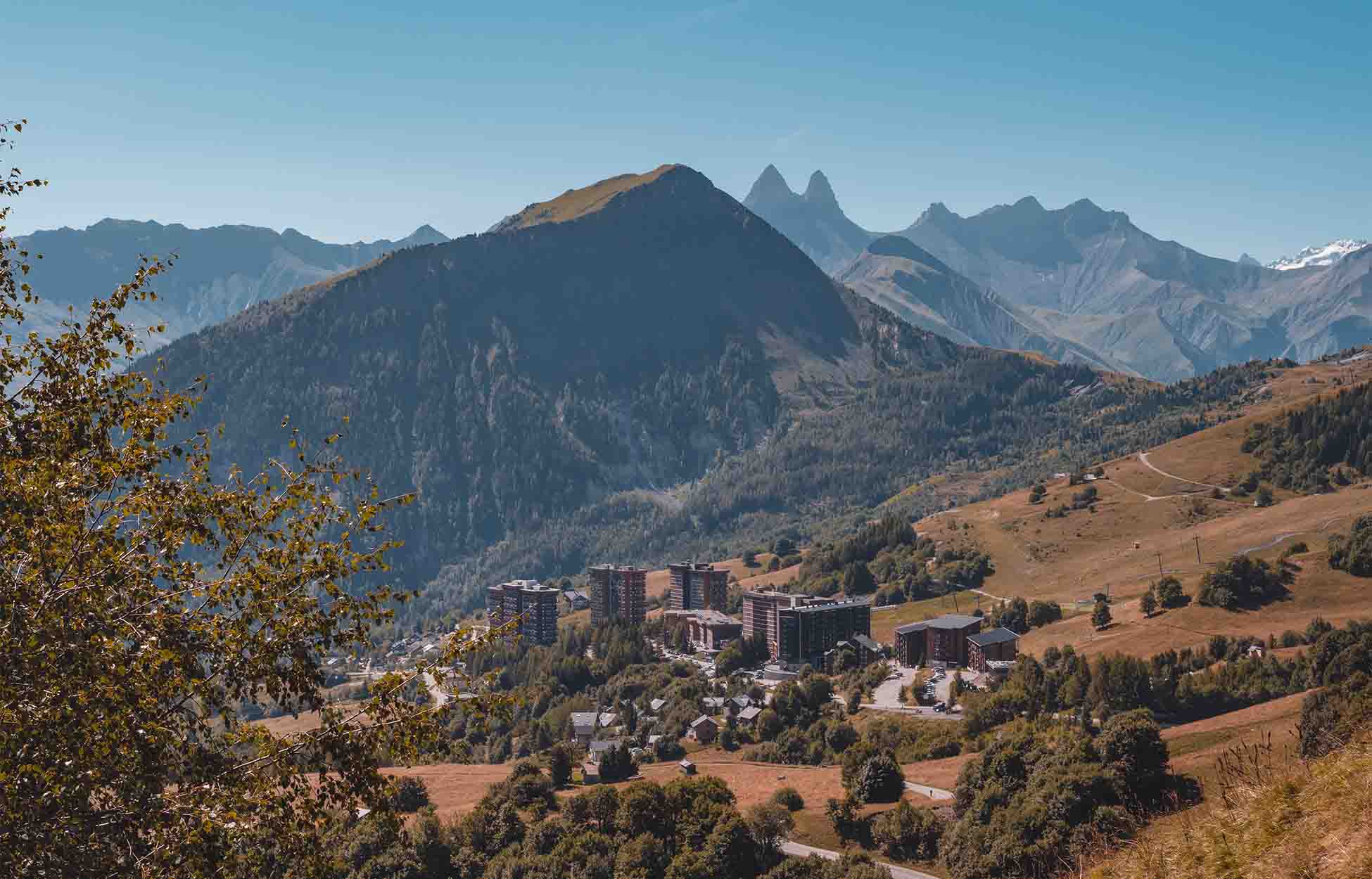 Station au coeur de la vallée de la Maurienne nichée 1550m d'altitude.