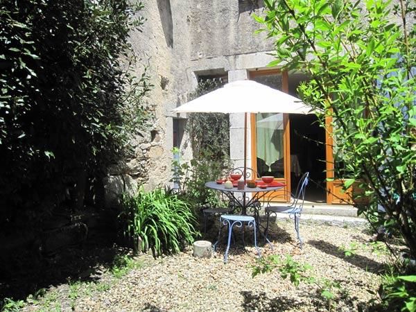 Terrasse, salon de jardin  - Saint Salvy De La Balme - tarn - 