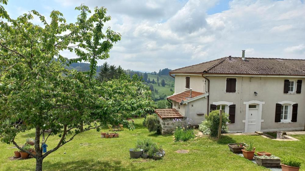 Gîte / Maison de Vacances \'La Maison d\'Ida\' à Meaux la Montagne (Rhône, Beaujolais Vert, proximité du Lac des Sapins) : la maison.