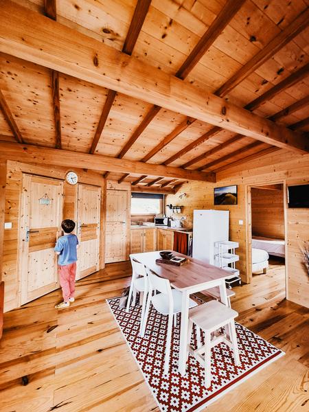 Salon / cuisine de la cabane-spa tribu
