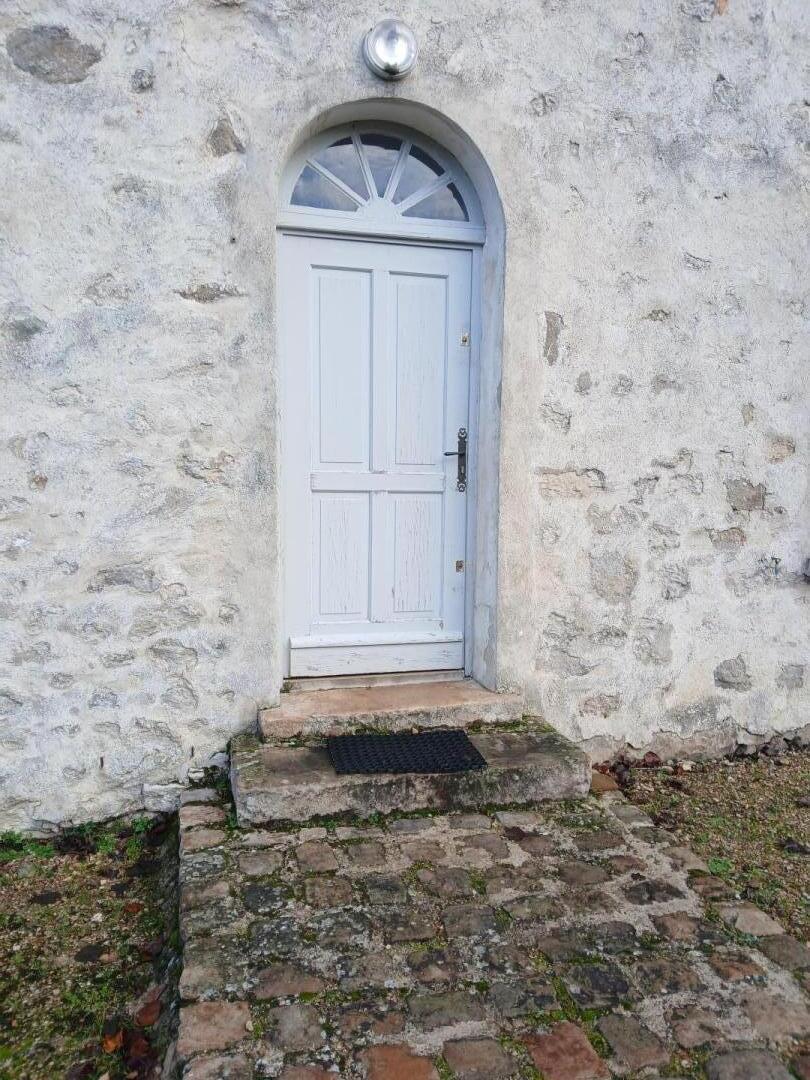 porte et marches de l'entrée