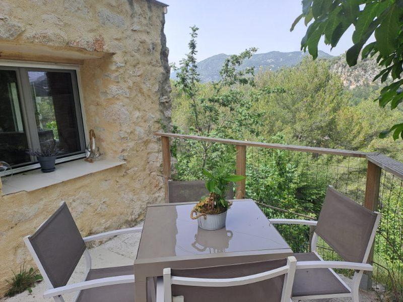 La terrasse coté vue Gîte Luna Estella Gîtes de France Alpes-Maritimes à Tourrette Levens