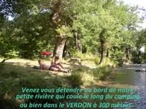 Petite rivière le long du camping