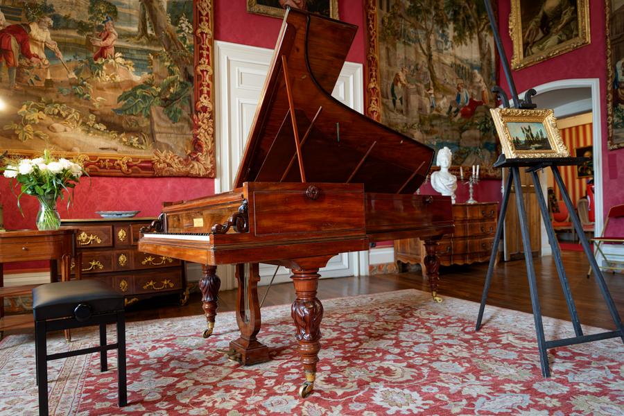 Aline Piboule : Récital sur le piano ancien du château d'Aulteribe