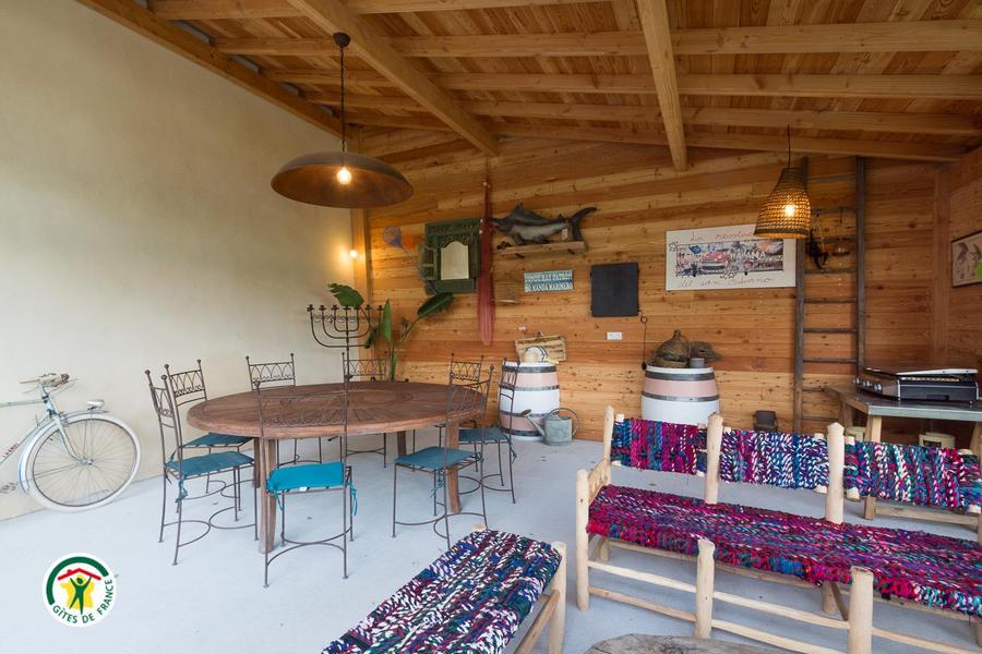 Côté repas pergola avec plancha