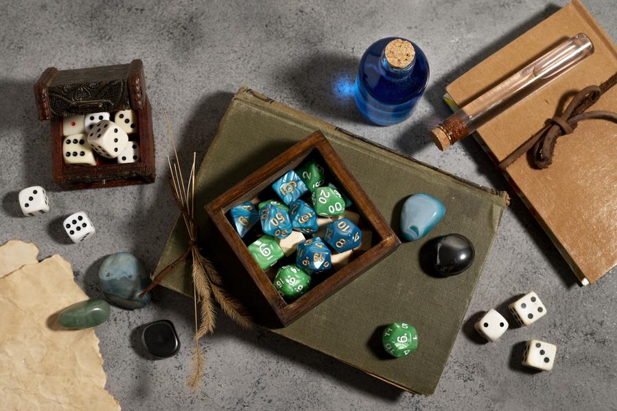 Session jeux de ru00f4les : Dans les montagnes hallucinu00e9es_u00c9tampes