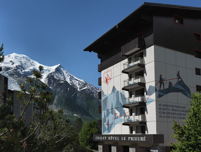 Chalet Hotel le Prieuré Outdoor