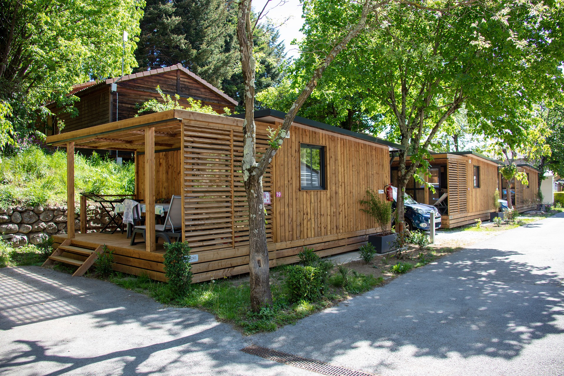 Chalet en bois au Camping domaine de la plage à Meyras en Ardèche