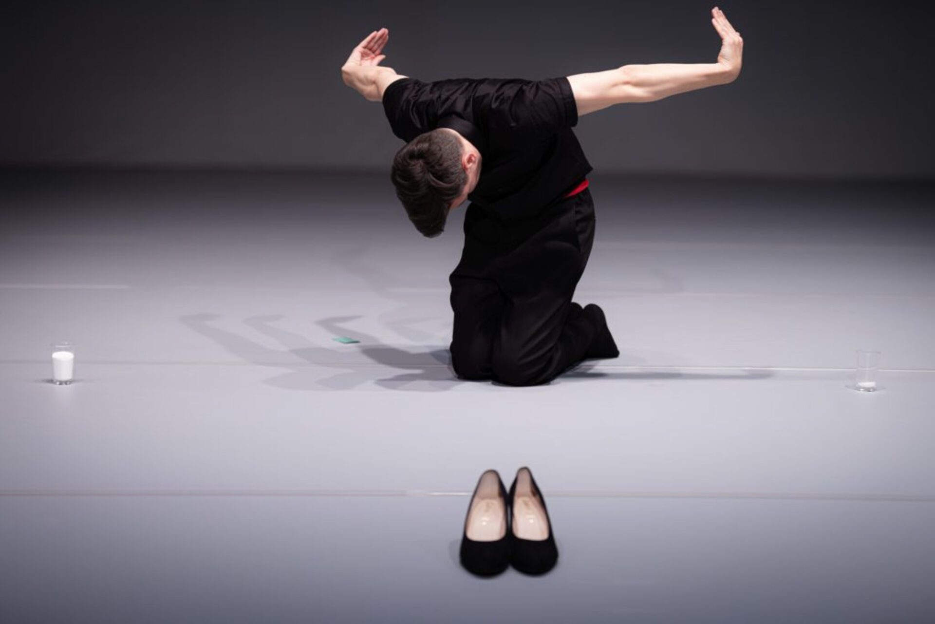 Spectacle - About love and death