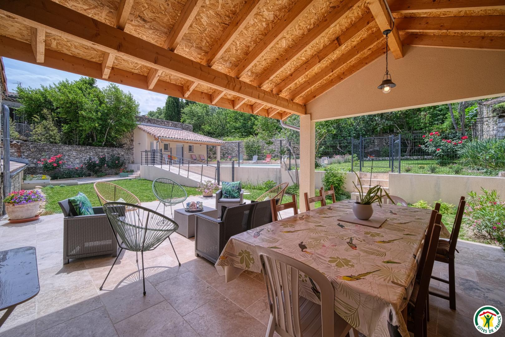 Terrasse couverte.
