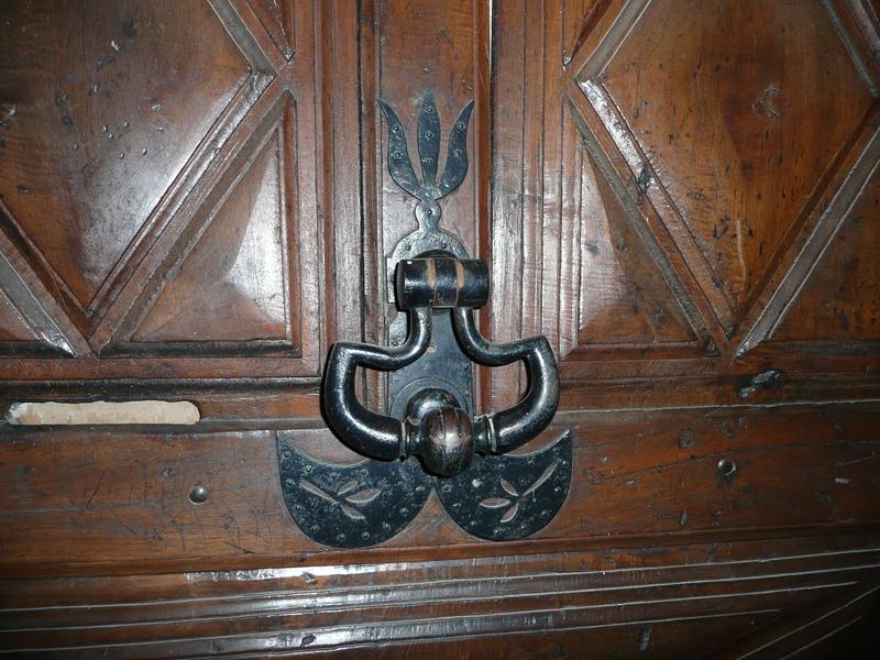 Porte ancienne rue longue