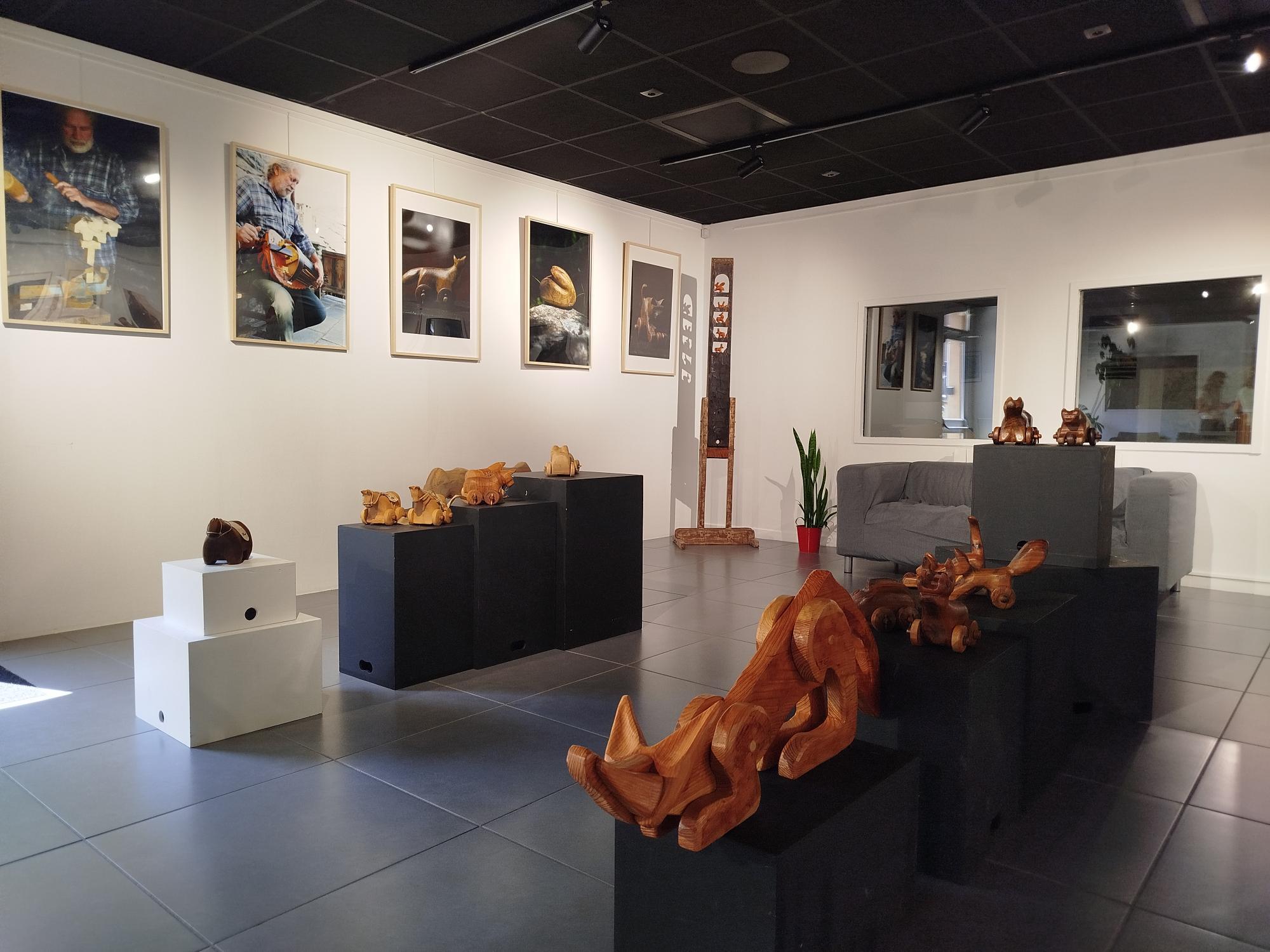 Exposition | « Un air d’été souffle sur la montagne et apporte… » // « L'air du tsat-temp soufle sus la montagne e porte… »