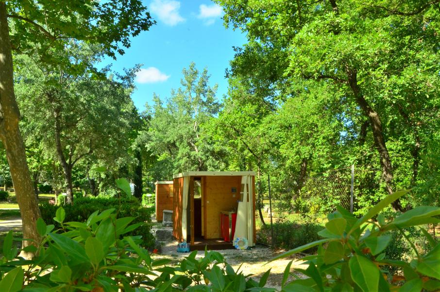 Camping Domaine de la Bergerie sanitaires et kitchenette privés
