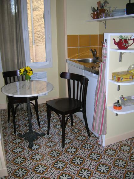 Petit coin cuisine (avec le petit nécessaire à disposition)