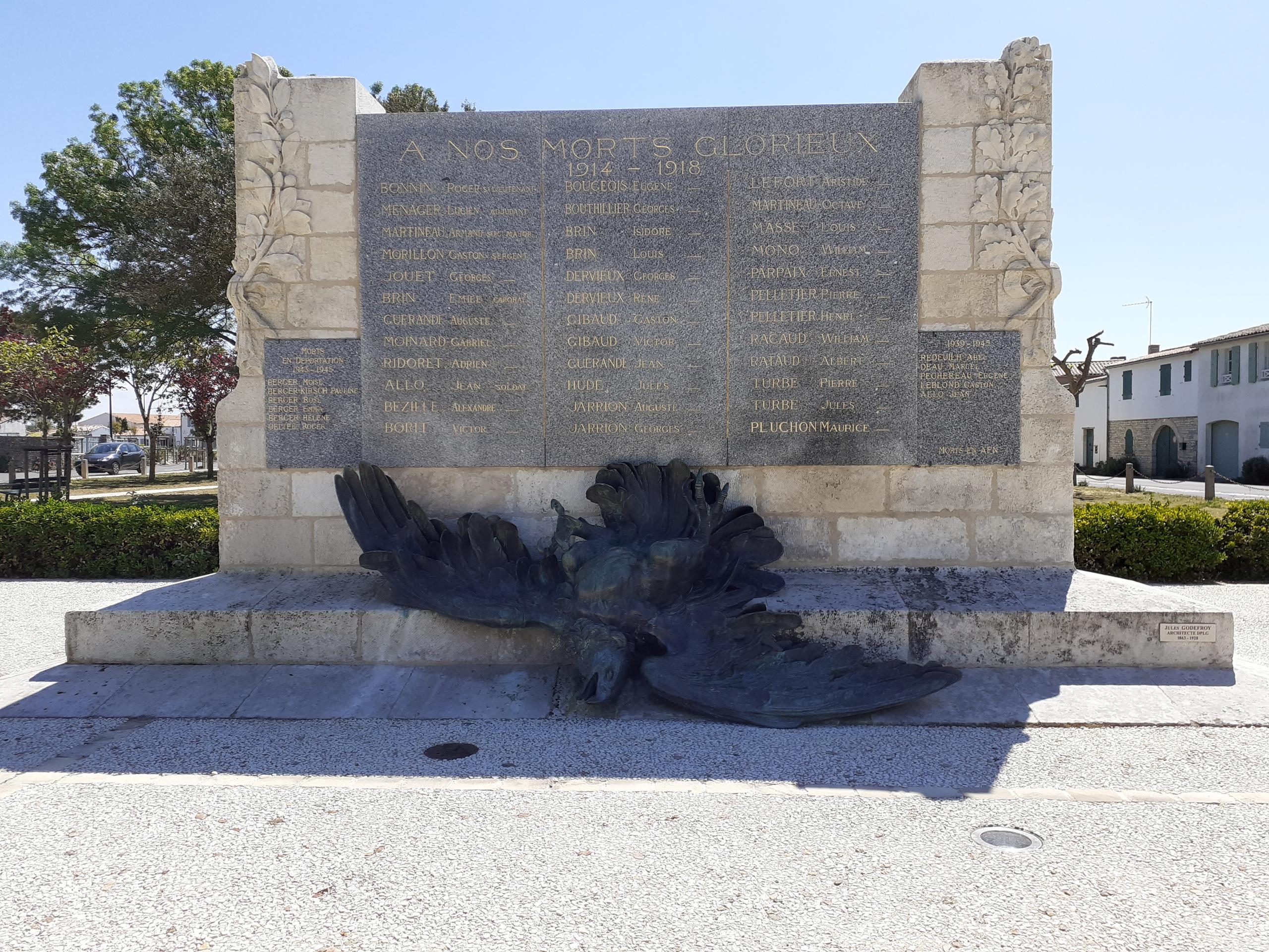 Square Roger Bonnin et monument aux Morts
