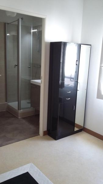 Salle de bain vue de la chambre