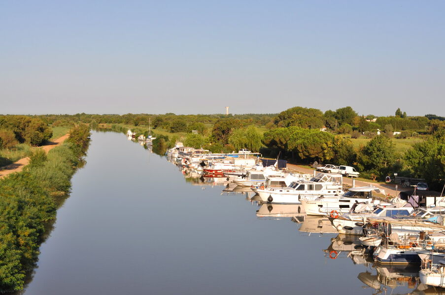 Le canal du Rhône à Sète, à Gallician dans le Gard
