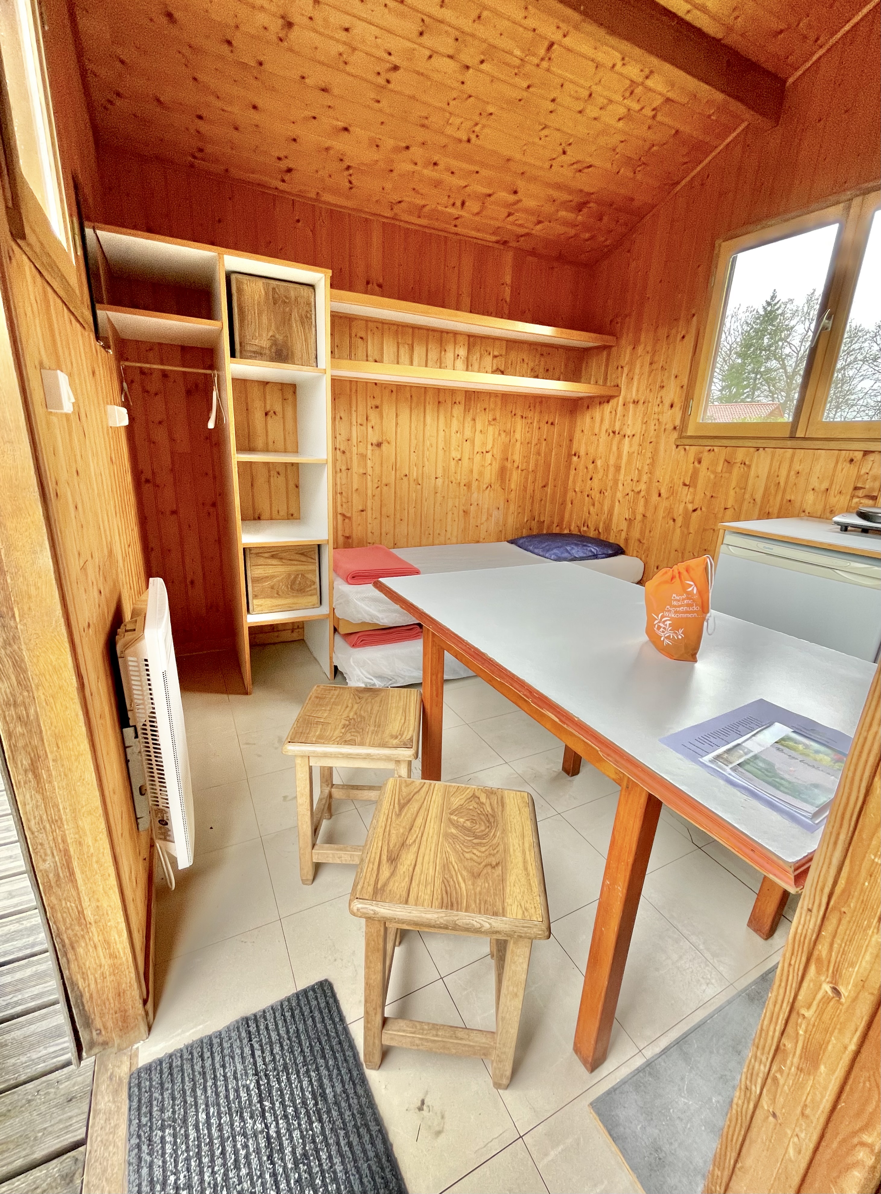 Cabane - Plan d'eau de la Borde à Vieure