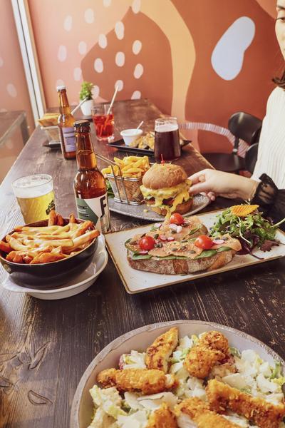 restauration place du pin, FOAM, burger, frittes, tartines et salades