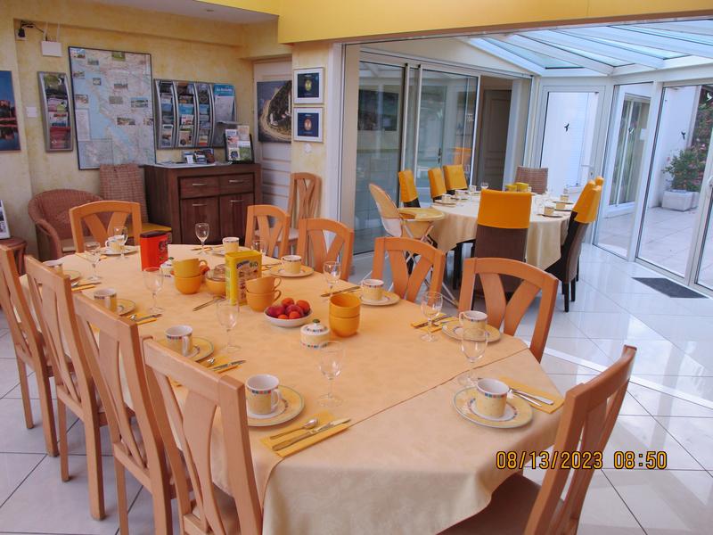 Salle à manger intérieure et véranda