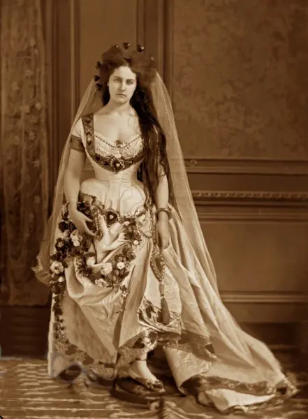 Image virginia-oldoini-the-countess-de-castiglione-in-various-v0-bpfstiyulw491