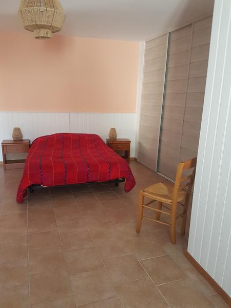 chambre R.D.C. avec lit double