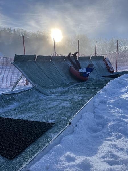 Tubing à Terre Ronde en hiver Tubing à Terre Ronde en hiver