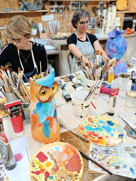 Stage collectif de peinture sur modelage en papier mâché_Les Avenières Veyrins-Thuellin