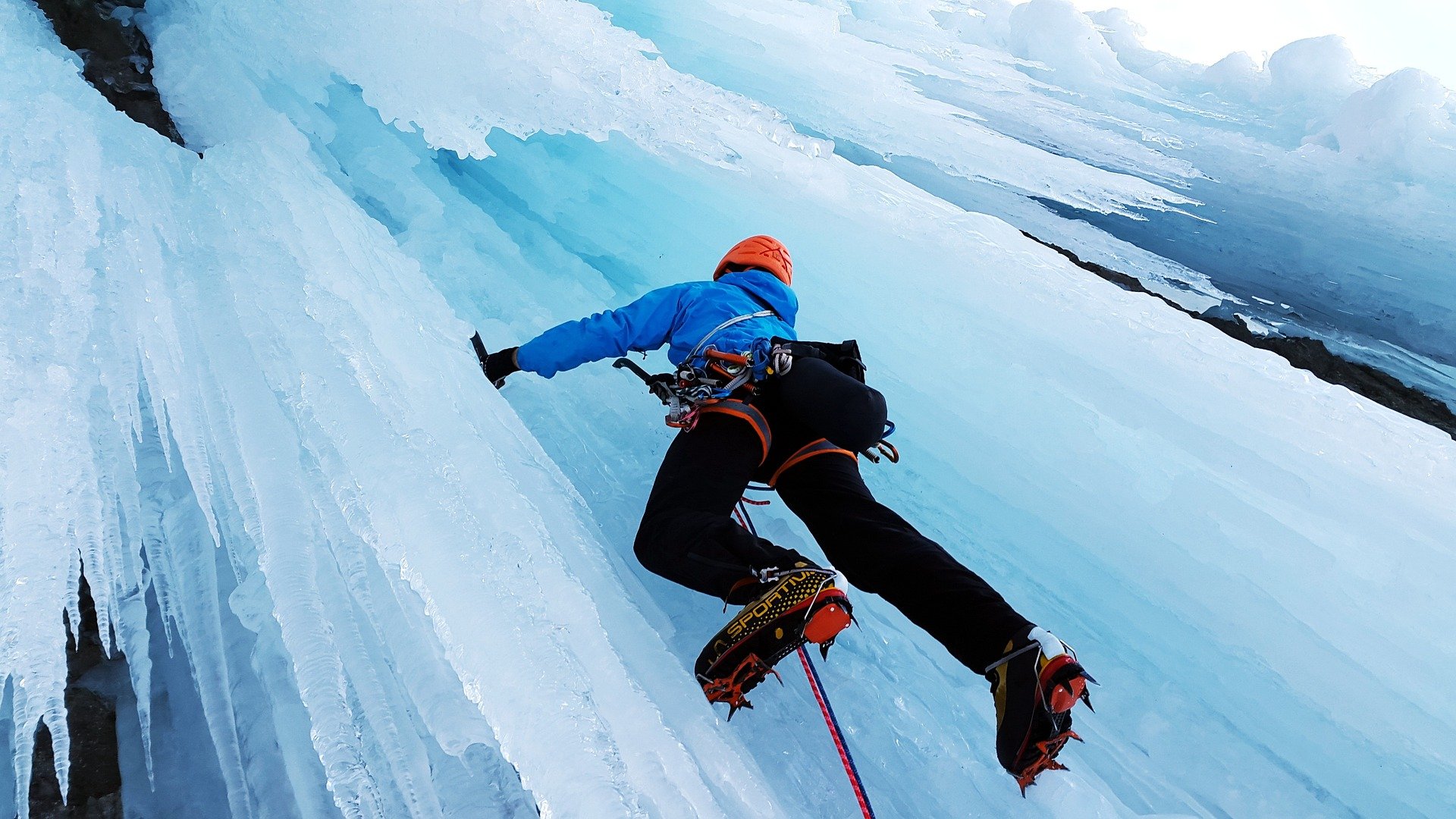 Top 5 crampons d'alpinisme 2024 - Blog Snowleader