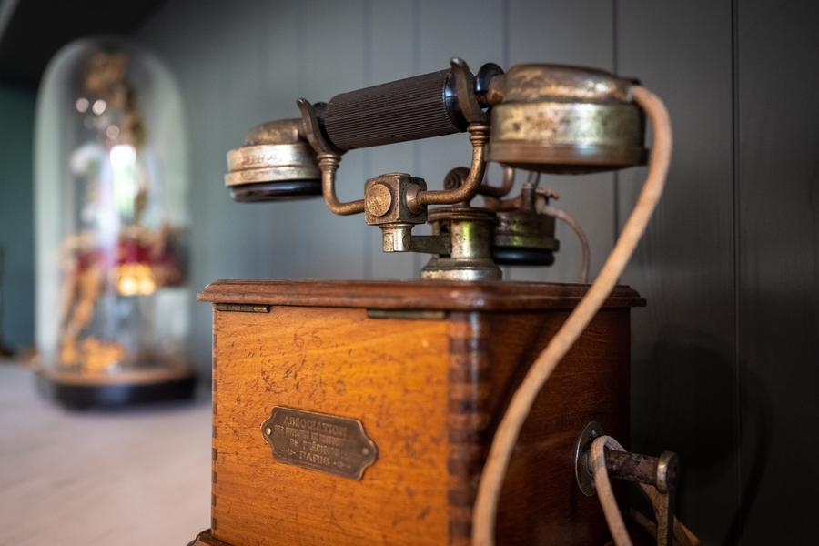 Téléphone vintage en décoration