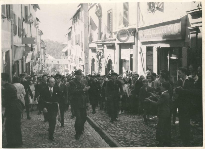 Patrouille allemande descendant la gargouille - © Service du Patrimoine - Ville de Briançon Visite: Briançon pendant la Seconde Guerre Mondiale_Briançon - © Service du Patrimoine - Ville de Briançon