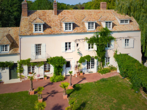 Facade-exterieur-cour-moulin-de-fourcon