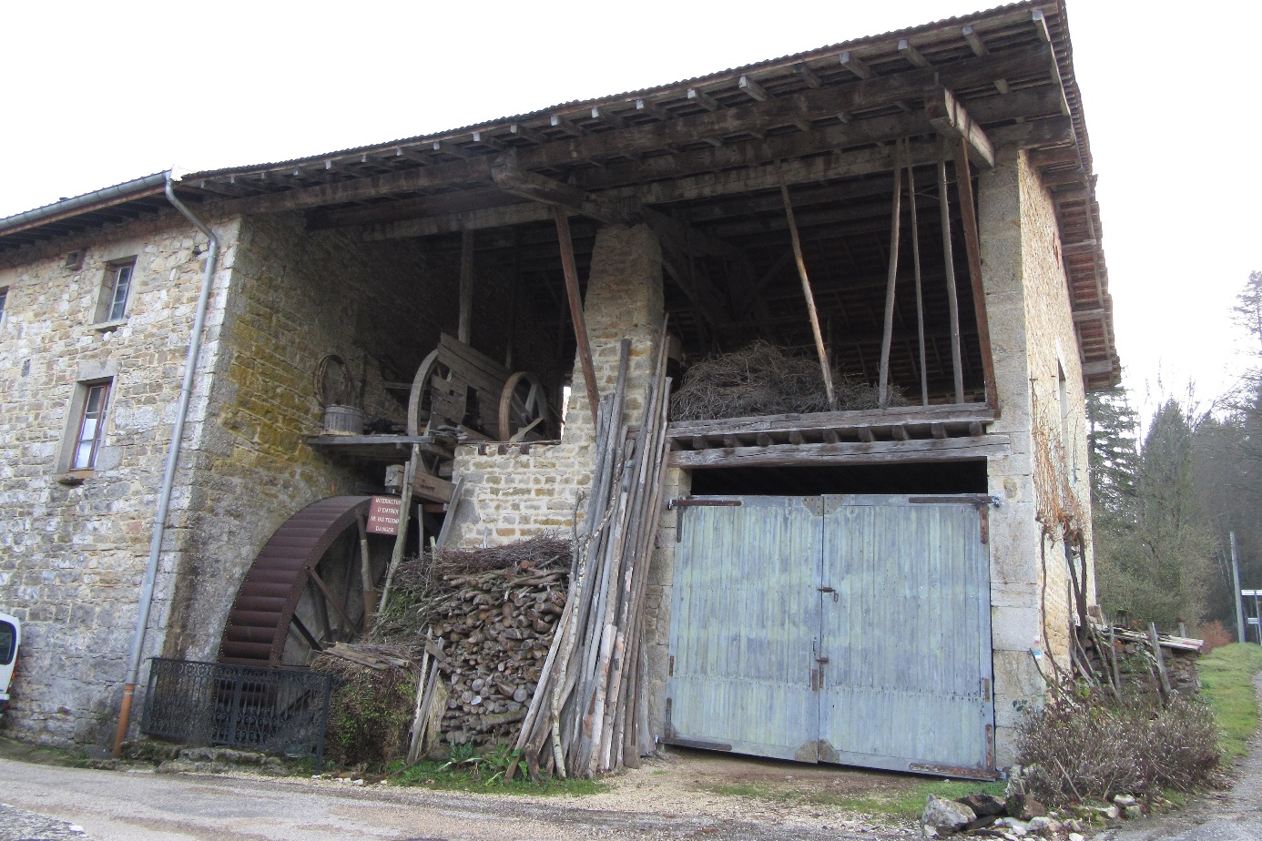 Moulin situé à l'entrée du village