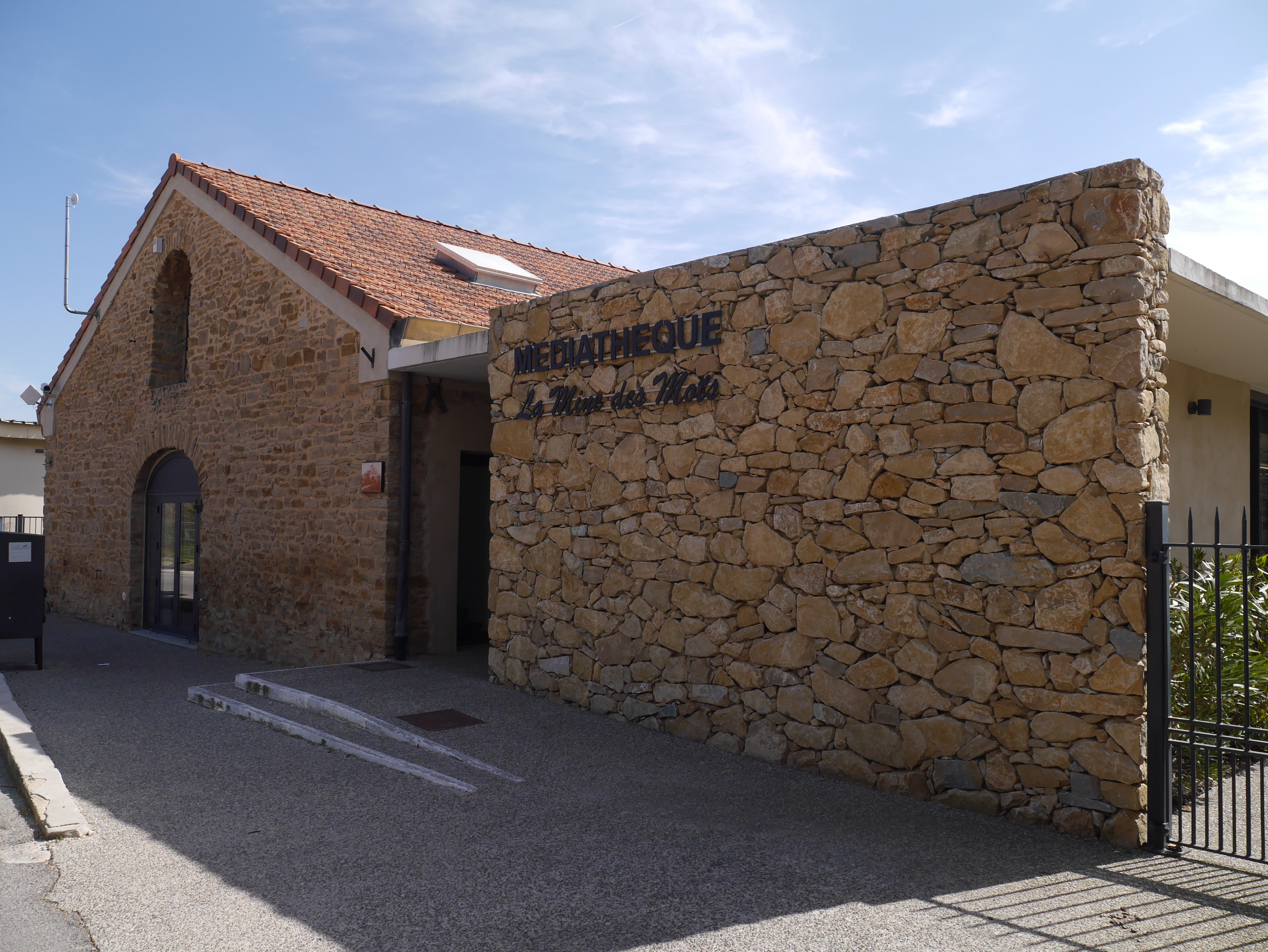 Médiathèque "La Mine de Mots"  France Provence-Alpes-Côte d'Azur Bouches-du-Rhône Trets 13530