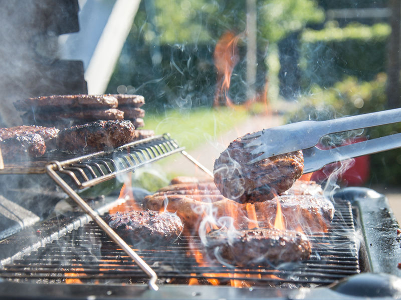 Un barbecue avec de la viande