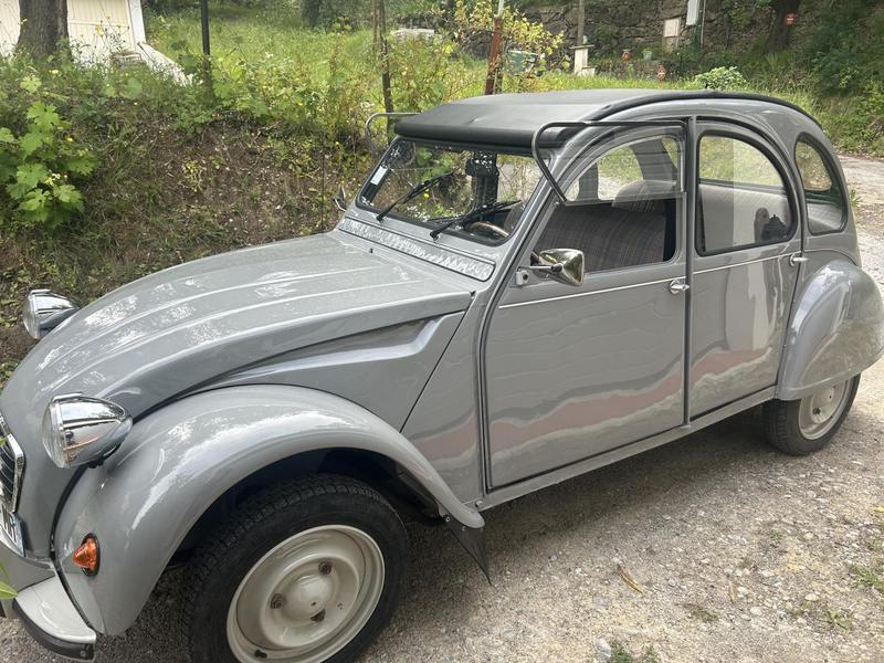 Une balade en "deudeuche"  dans l'arriére pays 