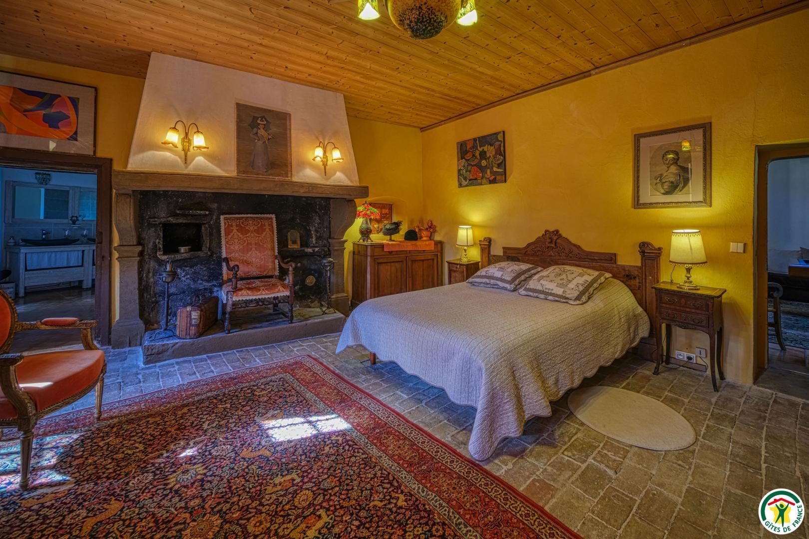 chambre Lucile avec un lit double (1x160) et un lit simple (2x90)