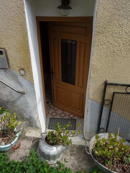 La porte d'entrée au 1er étage.