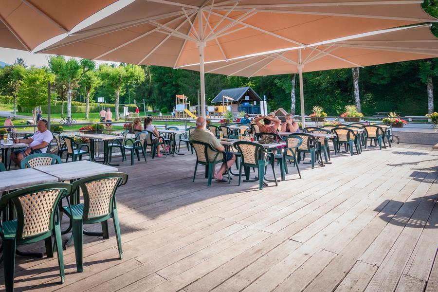 Terrasse snack Camping Les Peupliers Lépin-le-Lac