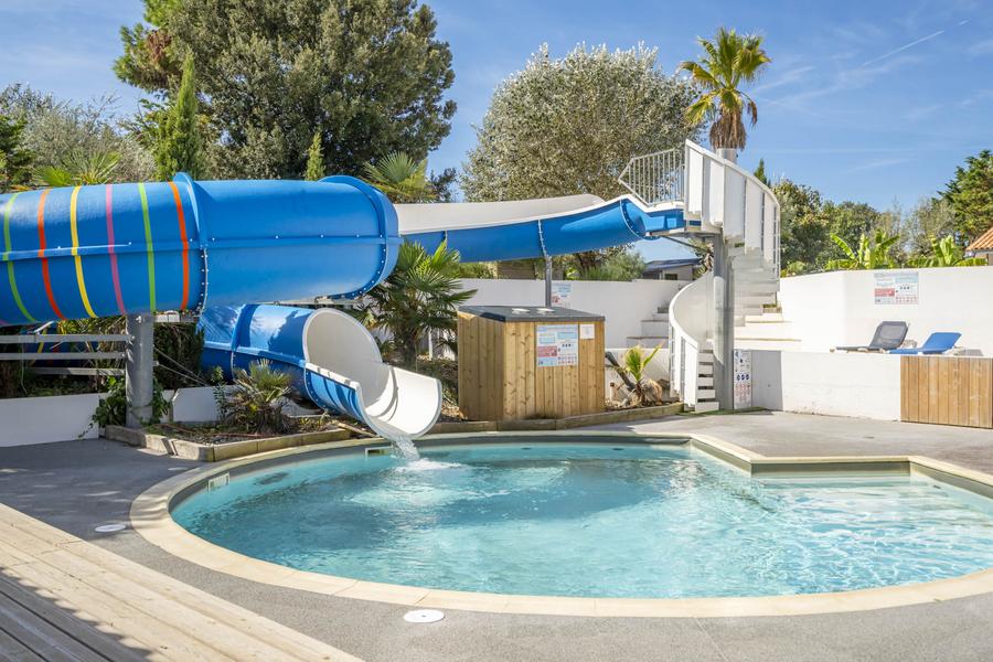 PISCINE ET TOGOGGAN