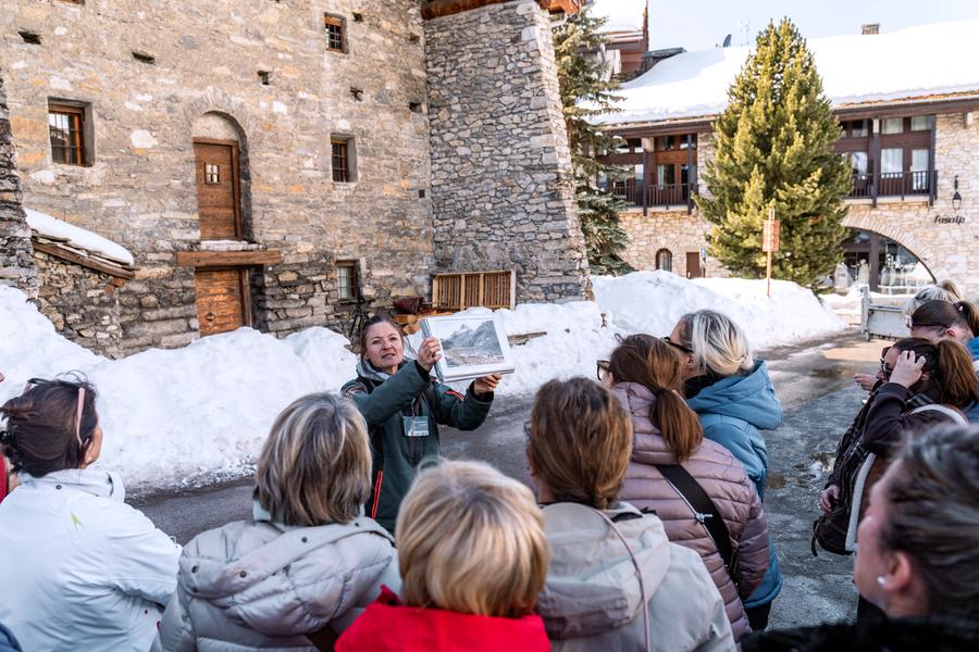 Visite guidée du village de Val d'Isère par une guide de la Facim
