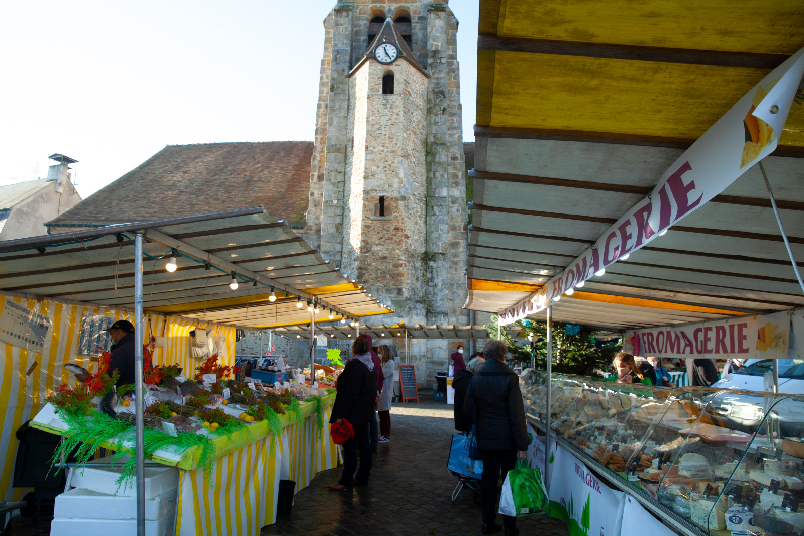 Marchu00e9 du Bourg, Ingy