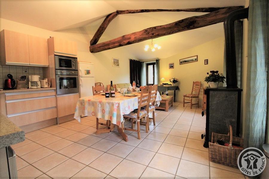 Gîte de Montmenot à Ancy (Rhône - Monts du Beaujolais): le séjour (rez-de-chaussée).