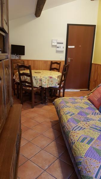 SALLE A MANGER PAR L'ENTRÉE