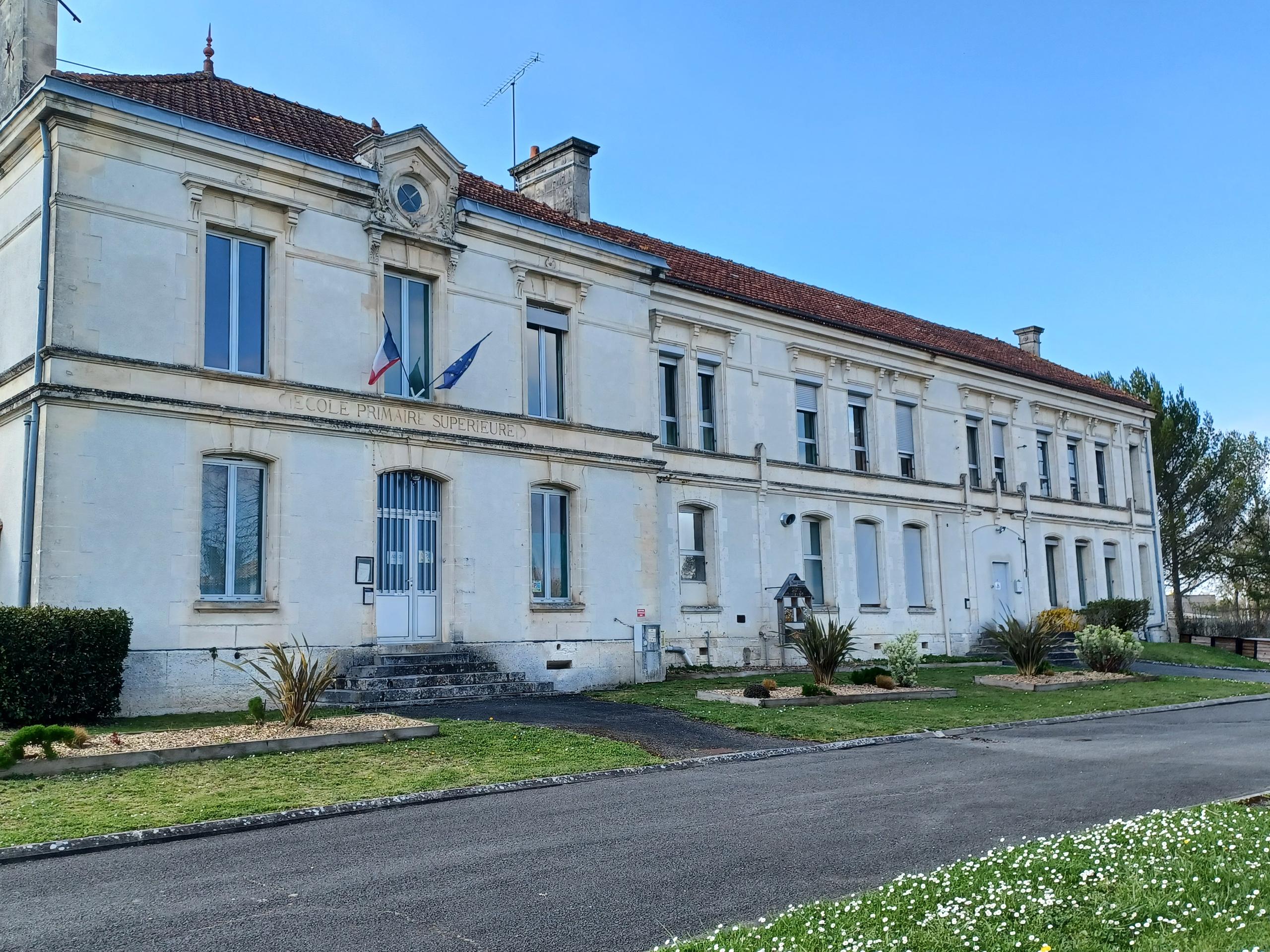 Visite de l’école de Rouillac après travaux